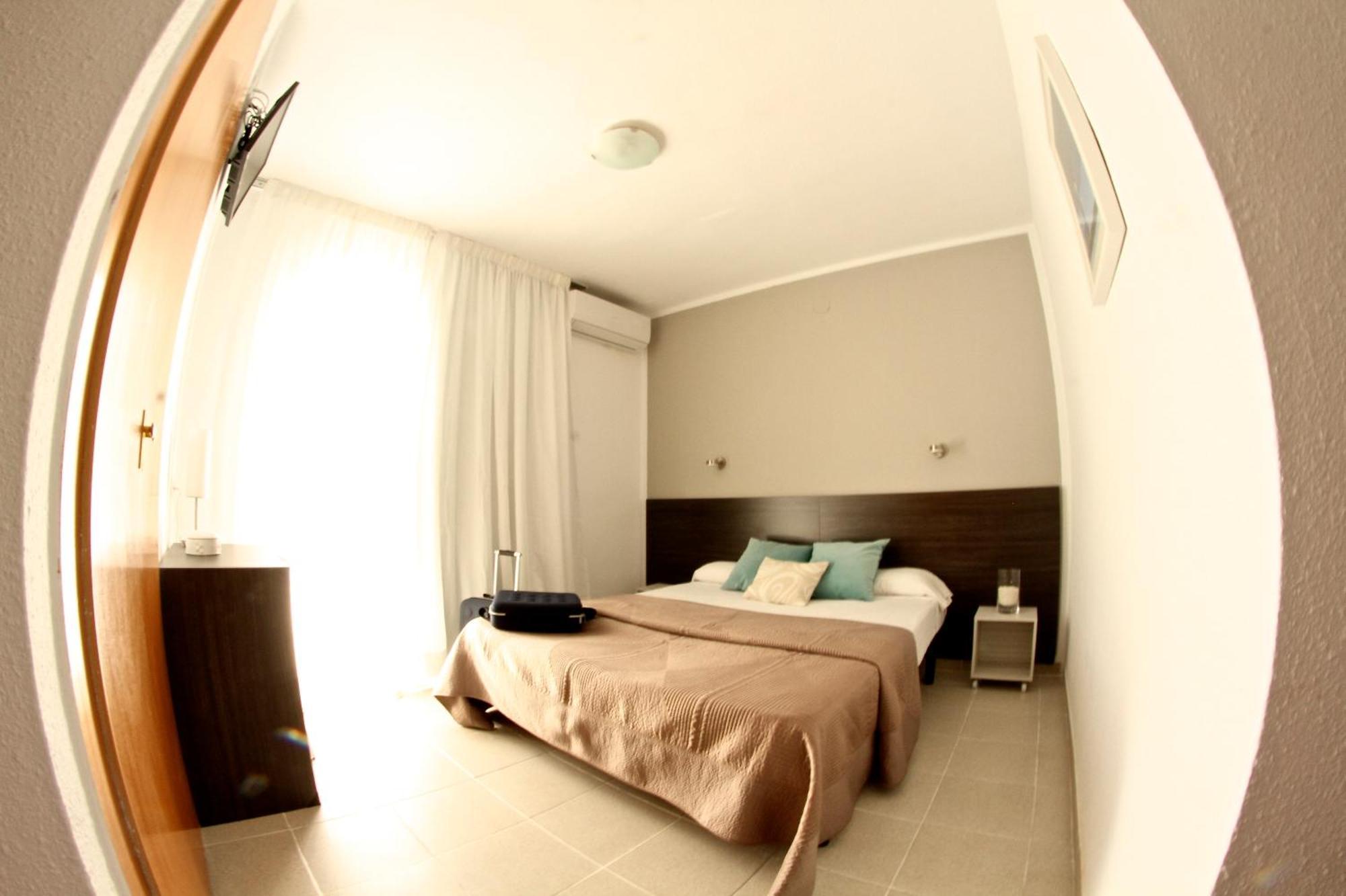 Hostal Tahiti Rs Salou Esterno foto