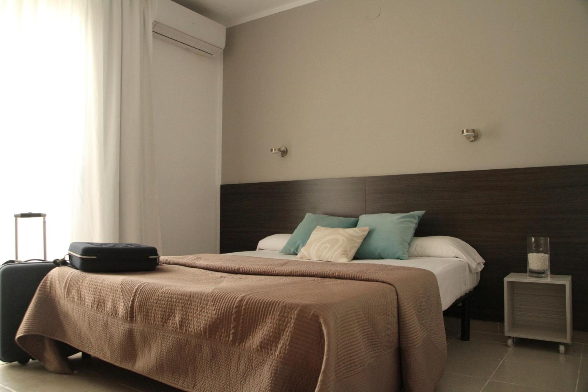 Hostal Tahiti Rs Salou Esterno foto