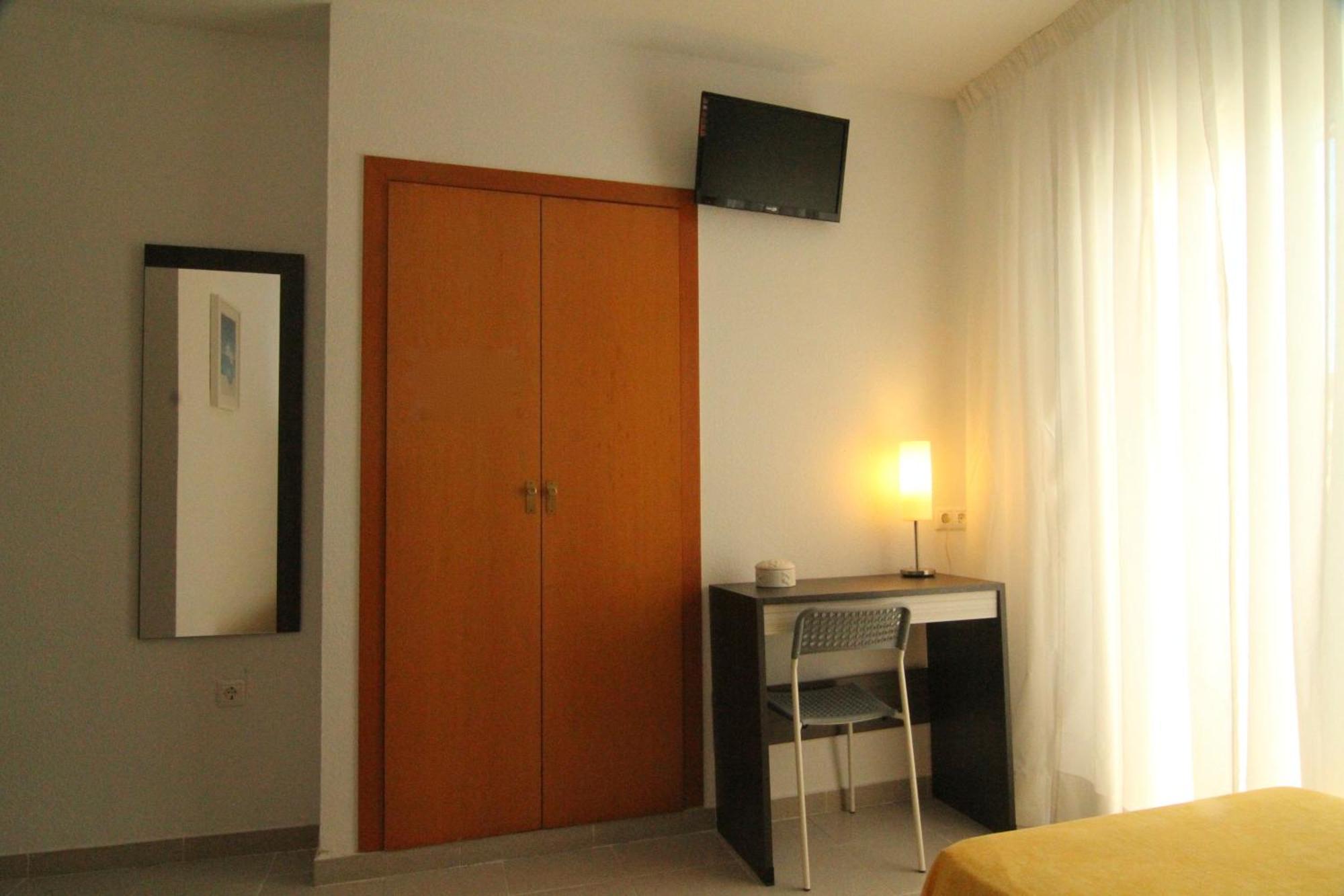 Hostal Tahiti Rs Salou Esterno foto