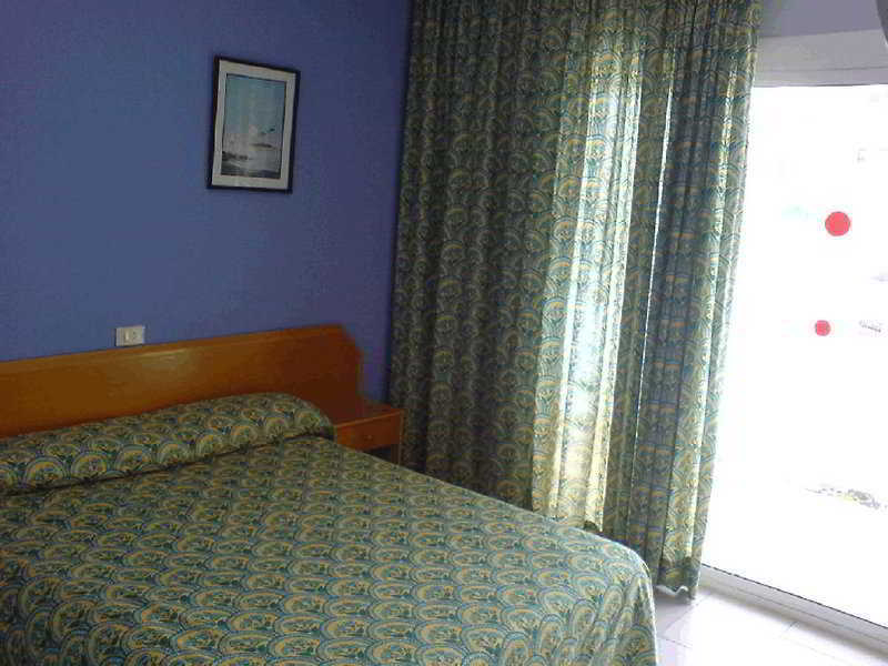 Hostal Tahiti Rs Salou Esterno foto