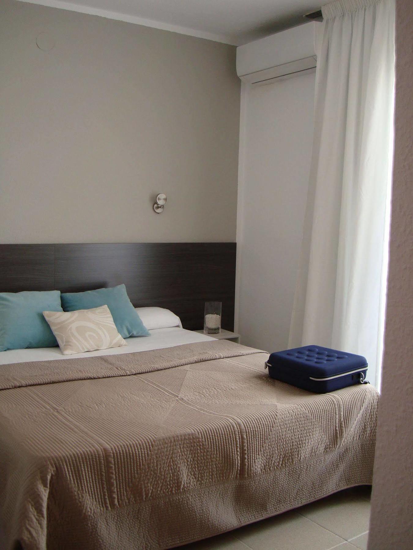 Hostal Tahiti Rs Salou Esterno foto