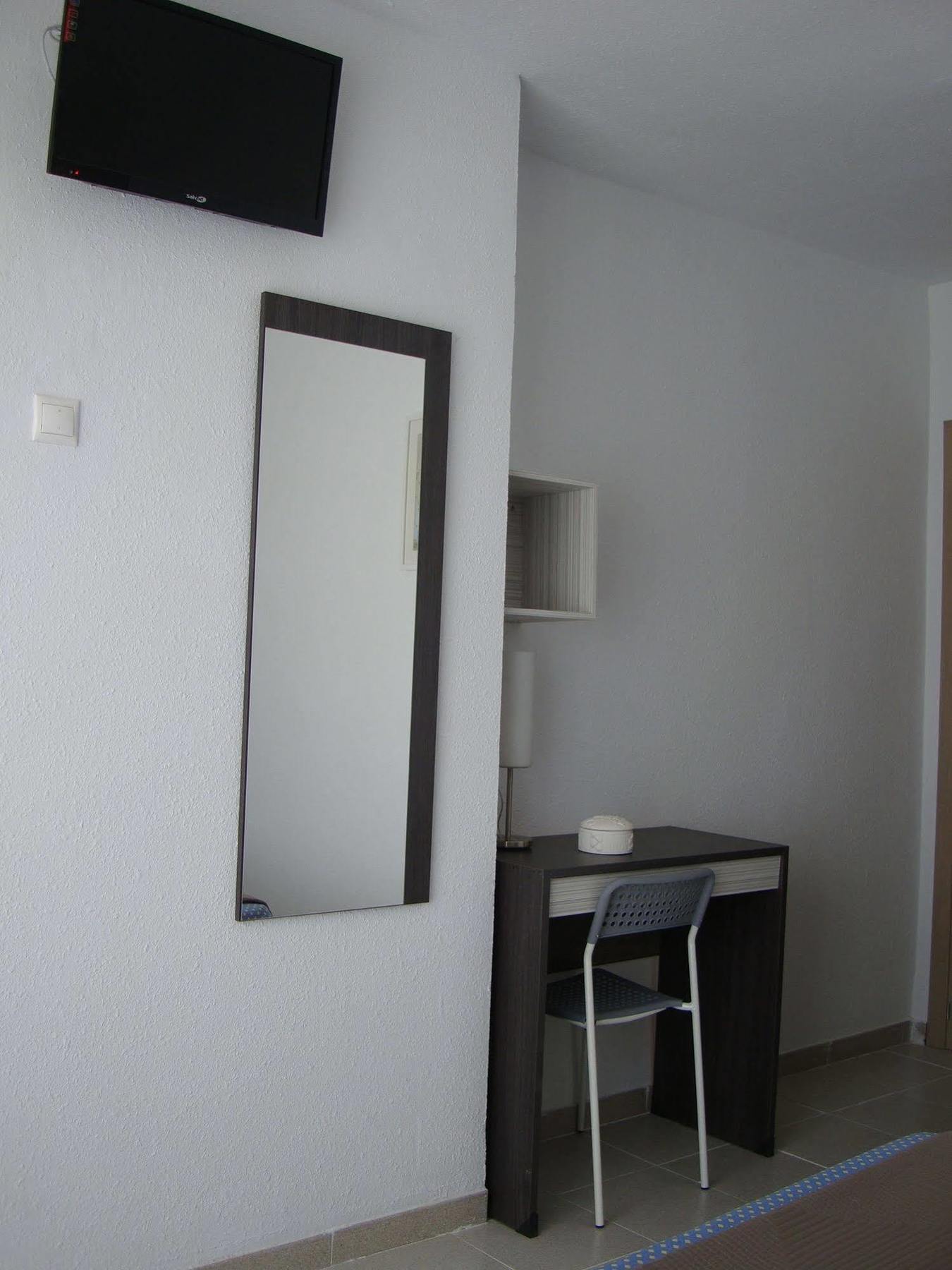 Hostal Tahiti Rs Salou Esterno foto