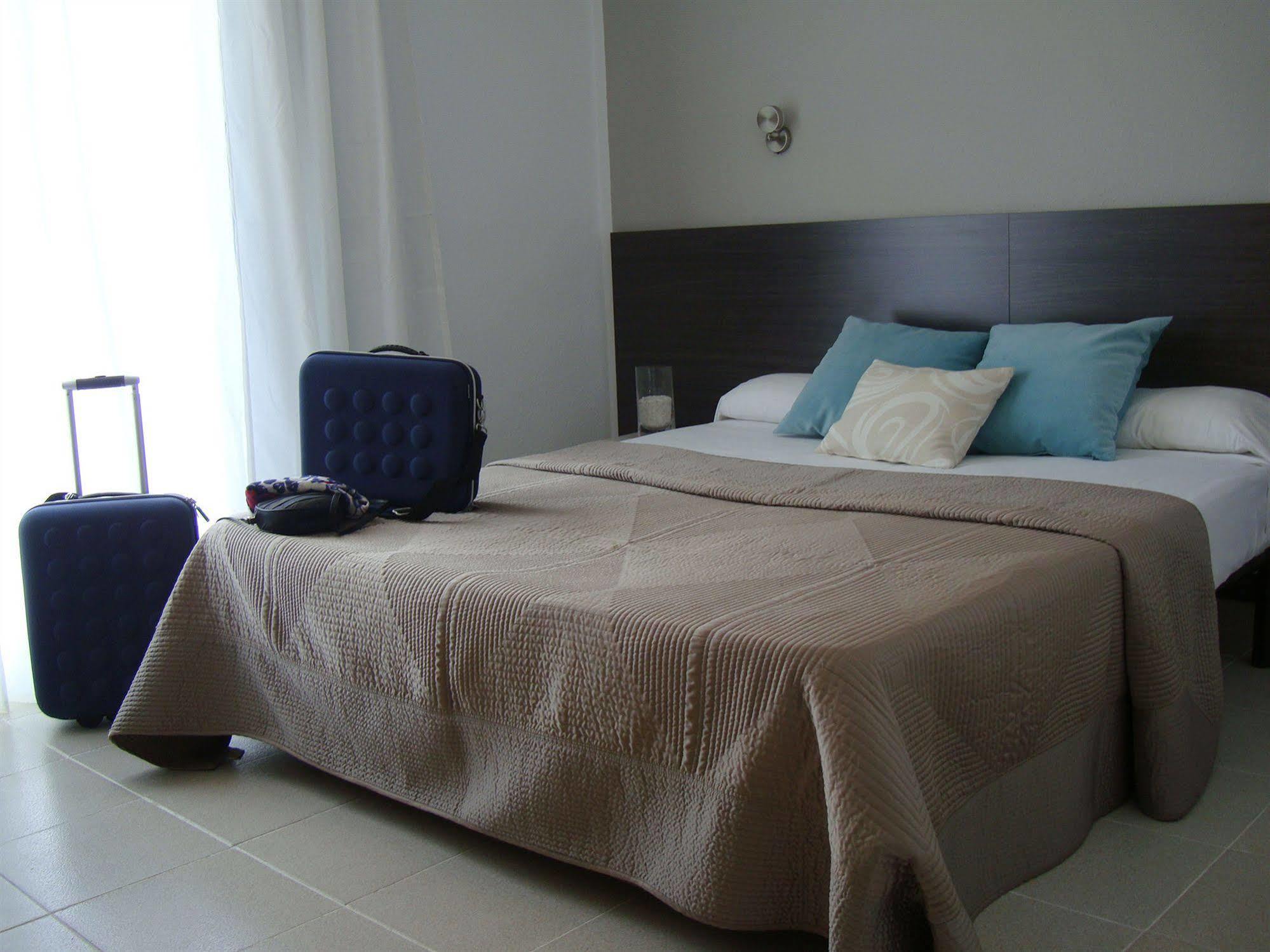 Hostal Tahiti Rs Salou Esterno foto