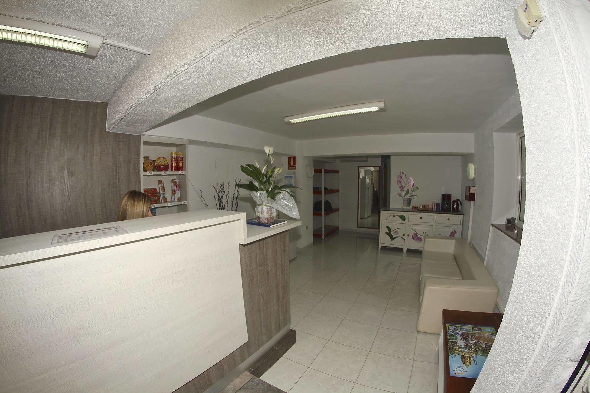 Hostal Tahiti Rs Salou Esterno foto