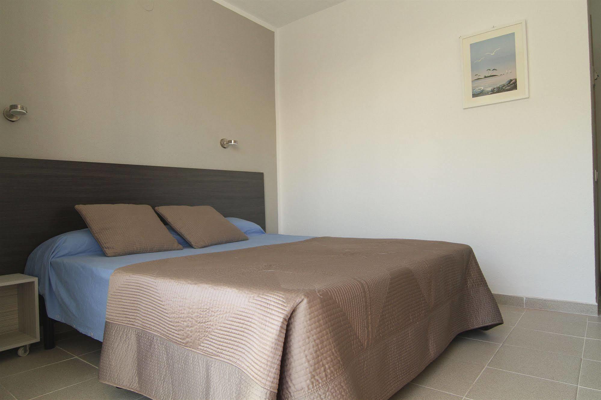 Hostal Tahiti Rs Salou Esterno foto