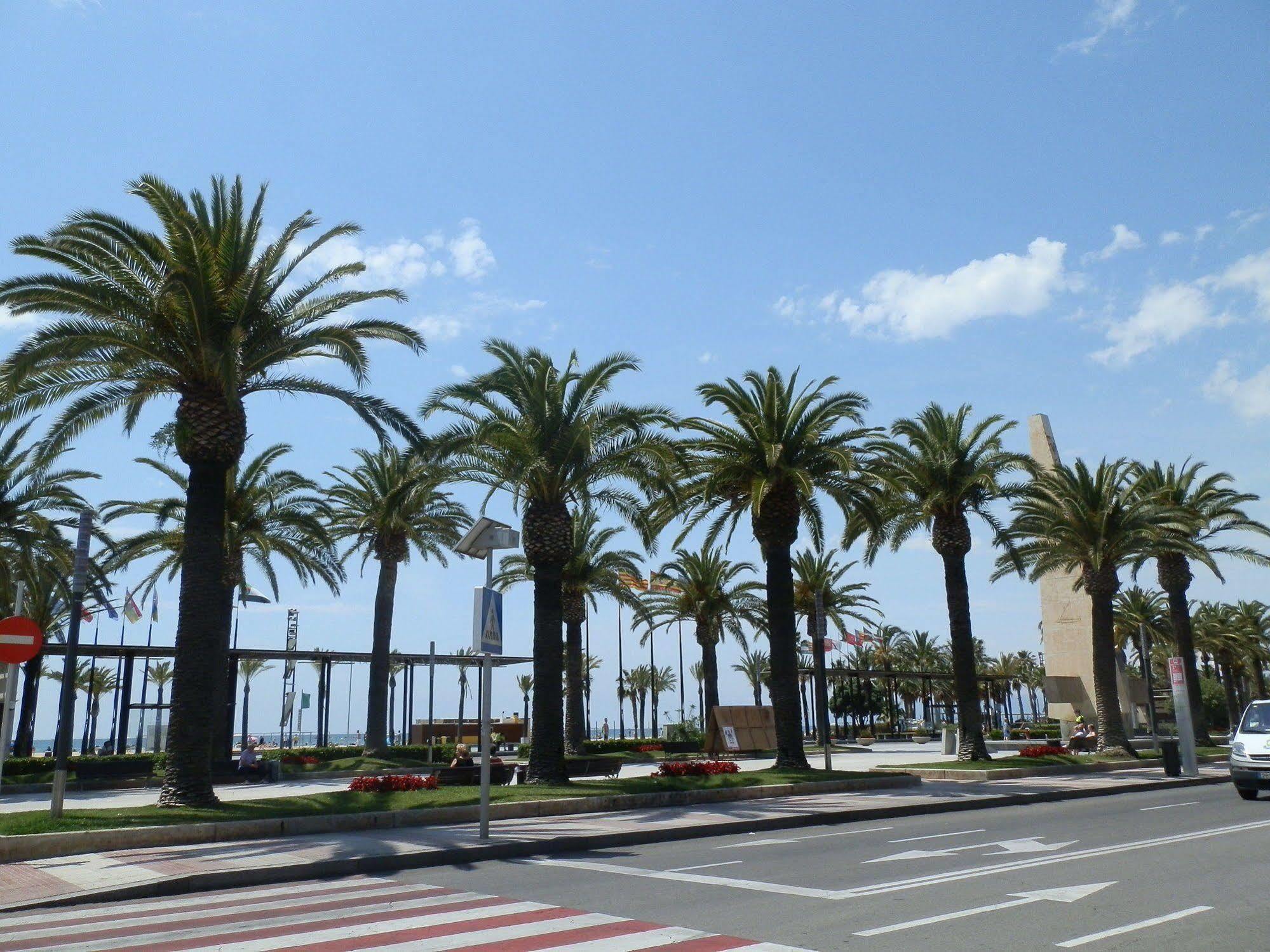 Hostal Tahiti Rs Salou Esterno foto
